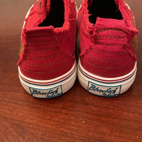 🦊 Blowfish loveless tennis shoes. Red and ready for summer. - Picture 5 of 7